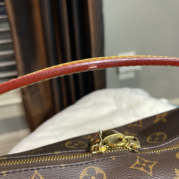 ❌SOLD❌Louis Vuitton Berri MM Bag - Picture 9 of 17